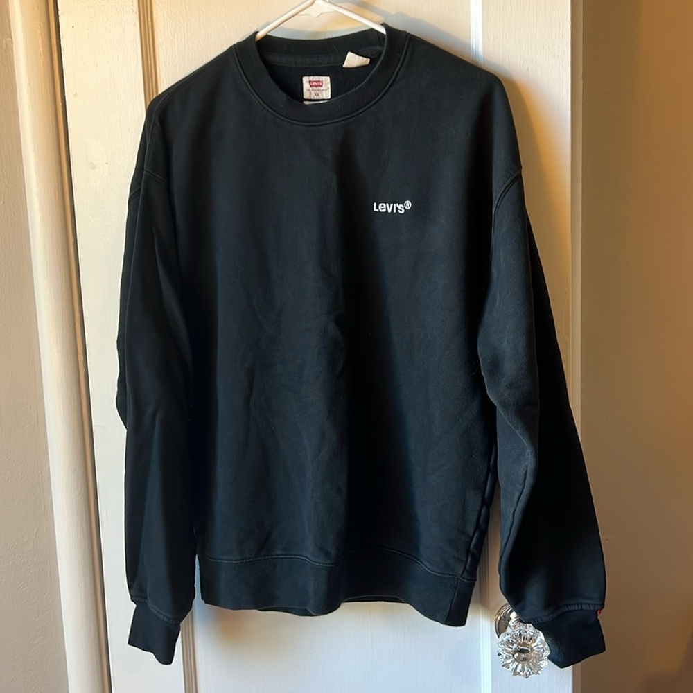 Levi’s crewneck sweatshirt